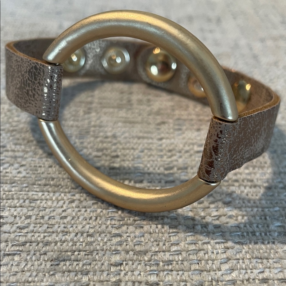 2 Gold-Tone Circle Leather Snap Bracelets $20for 2!! NEW